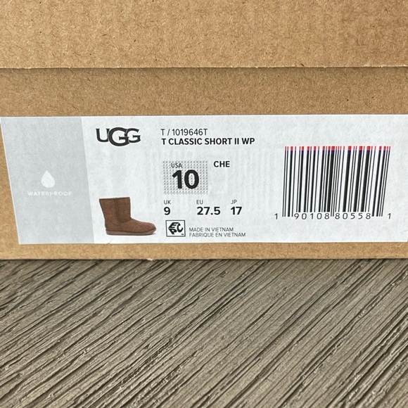 UGG Classic Short II Waterproof Boot~ size 10 Kids - Picture 8 of 9